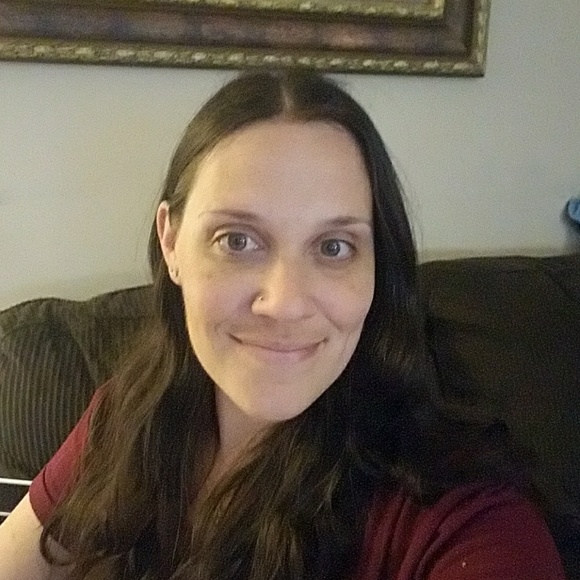 Meet your Posher, Janelle - Picture 2 of 4